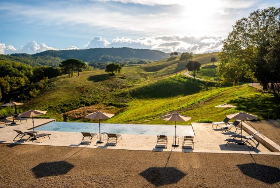 One-of-the-two-swimming-pools-La-FArneta-Montefeltro