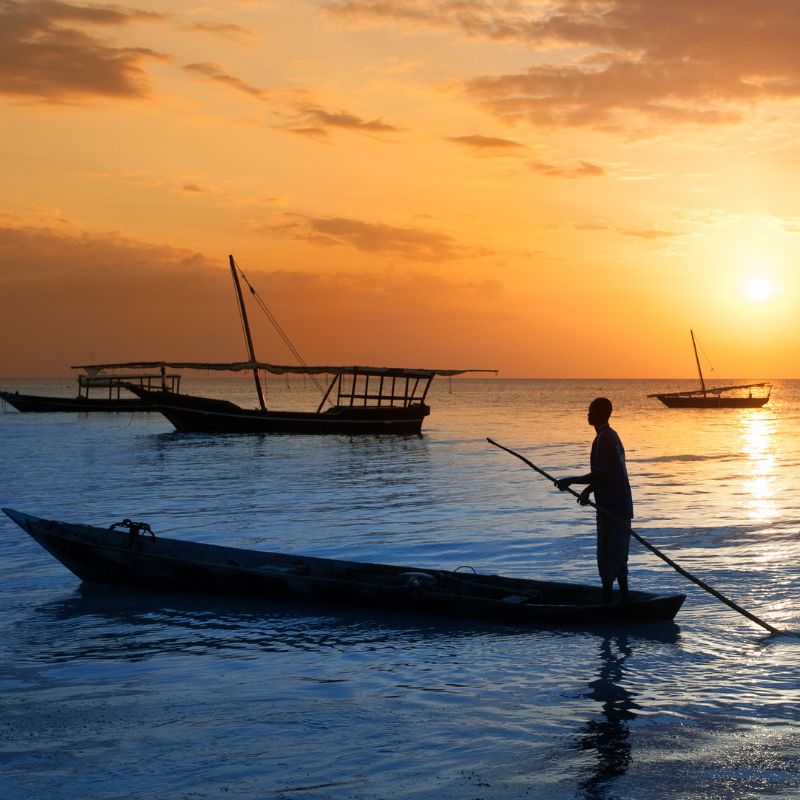 Tradizionale barca sulla Costa di Zanzibar Tradizionale barca sulla Costa di Zanzibar