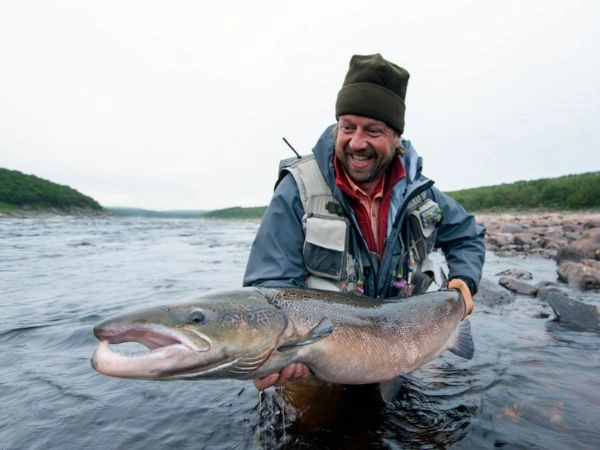 Pesca al salmone in fiumi selvaggi tra Islanda, Alaska e Scozia con esperienza tecnica immersa nella natura e paesaggi incontaminati dedicati alla pesca sportiva di alto livello Pesca al salmone in fiumi selvaggi tra Islanda, Alaska e Scozia con esperienza tecnica immersa nella natura e paesaggi incontaminati dedicati alla pesca sportiva di alto livello
