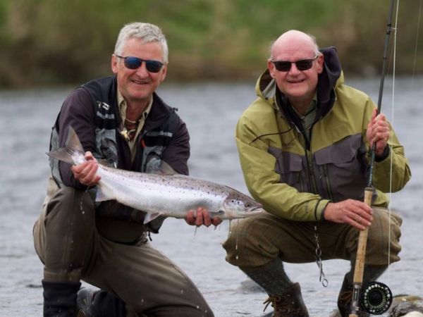 Viaggi di pesca al salmone: migliori destinazioni, stagioni ed esperienze guidate Viaggi di pesca al salmone: migliori destinazioni, stagioni ed esperienze guidate