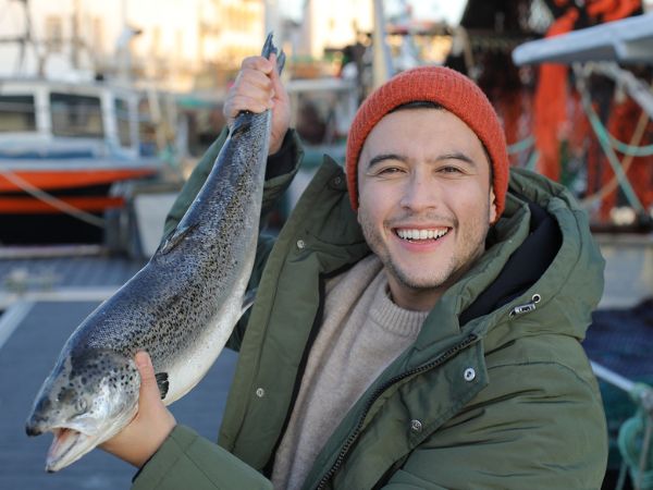Salmone atlantico in grandi fiumi del Nord Europa con pesca sportiva a mosca in ambienti naturali selvaggi e tecnici Salmone atlantico in grandi fiumi del Nord Europa con pesca sportiva a mosca in ambienti naturali selvaggi e tecnici